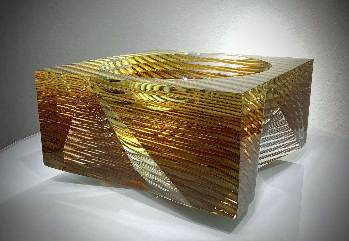 Tavená skleněná plastika od Tomáše Hlavičky s názvem Deform